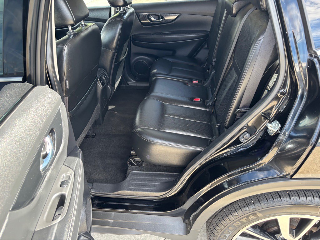 2018 Nissan Rogue Image 16