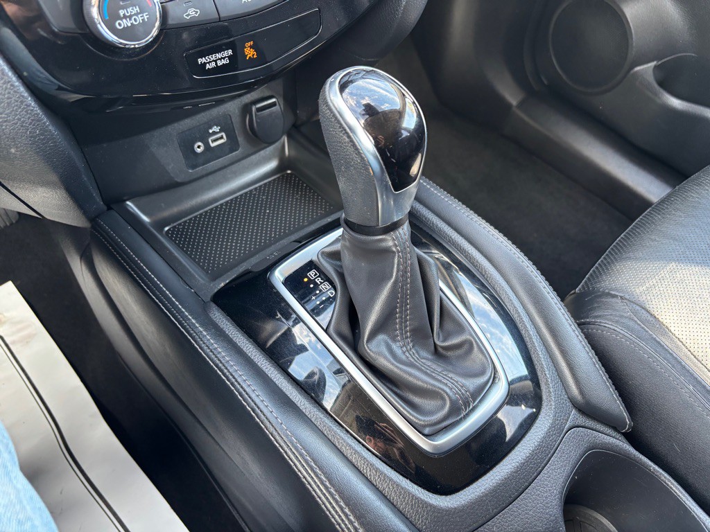 2018 Nissan Rogue Image 25