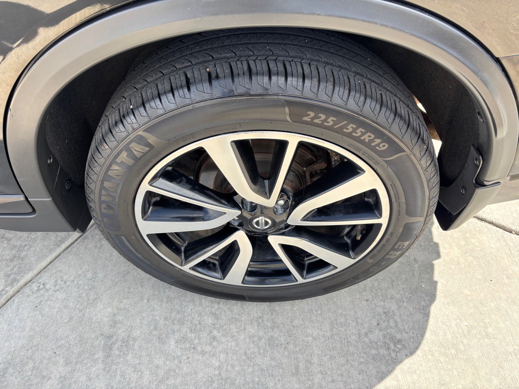 2018 Nissan Rogue Image 36