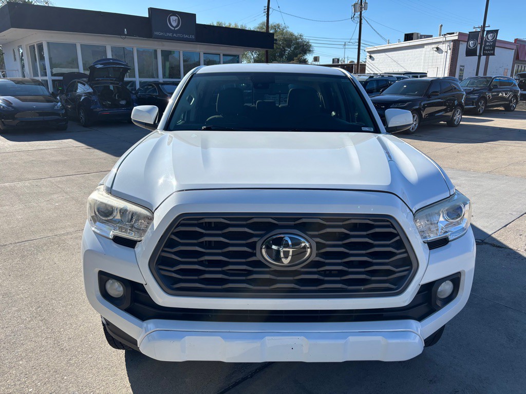 2019 Toyota Tacoma Image 2
