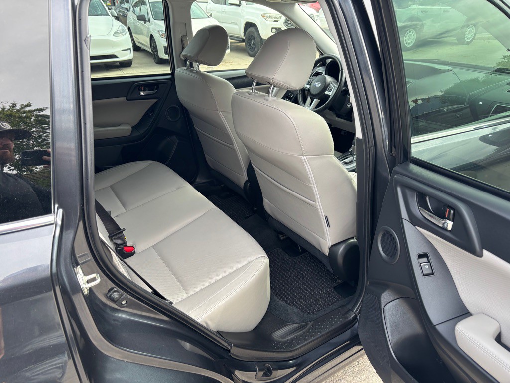 2018 Subaru Forester Image 12