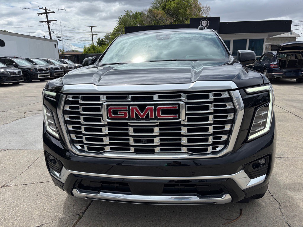 2025 GMC Yukon Image 2