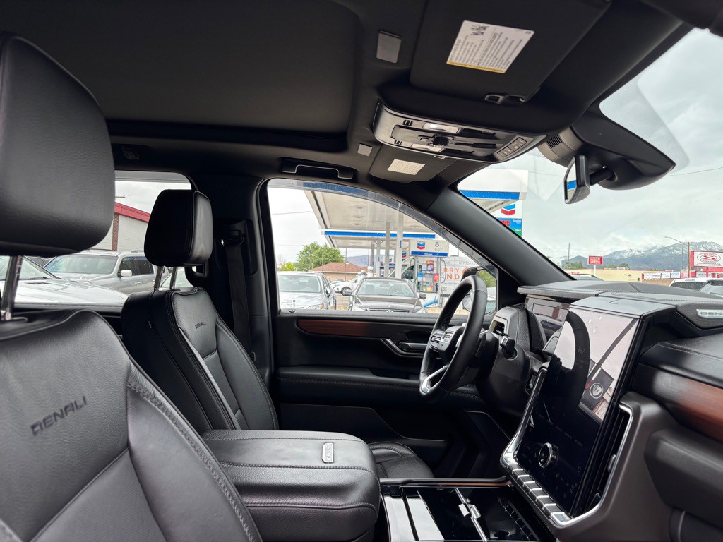 2025 GMC Yukon Image 12