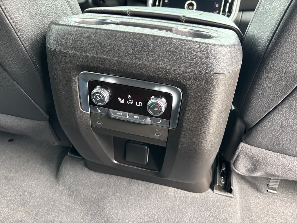 2025 GMC Yukon Image 17