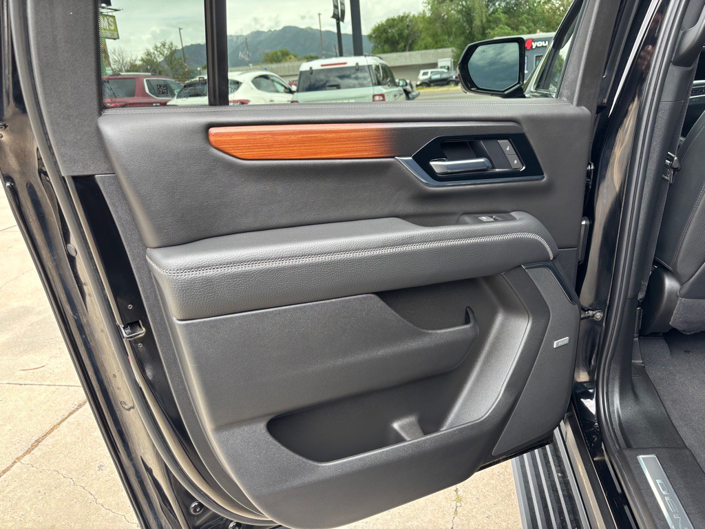 2025 GMC Yukon Image 25