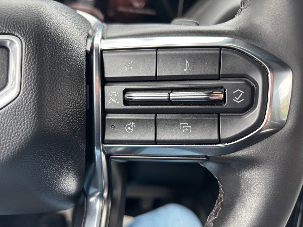 2025 GMC Yukon Image 32