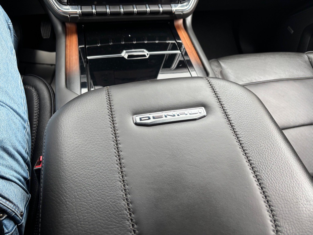 2025 GMC Yukon Image 42