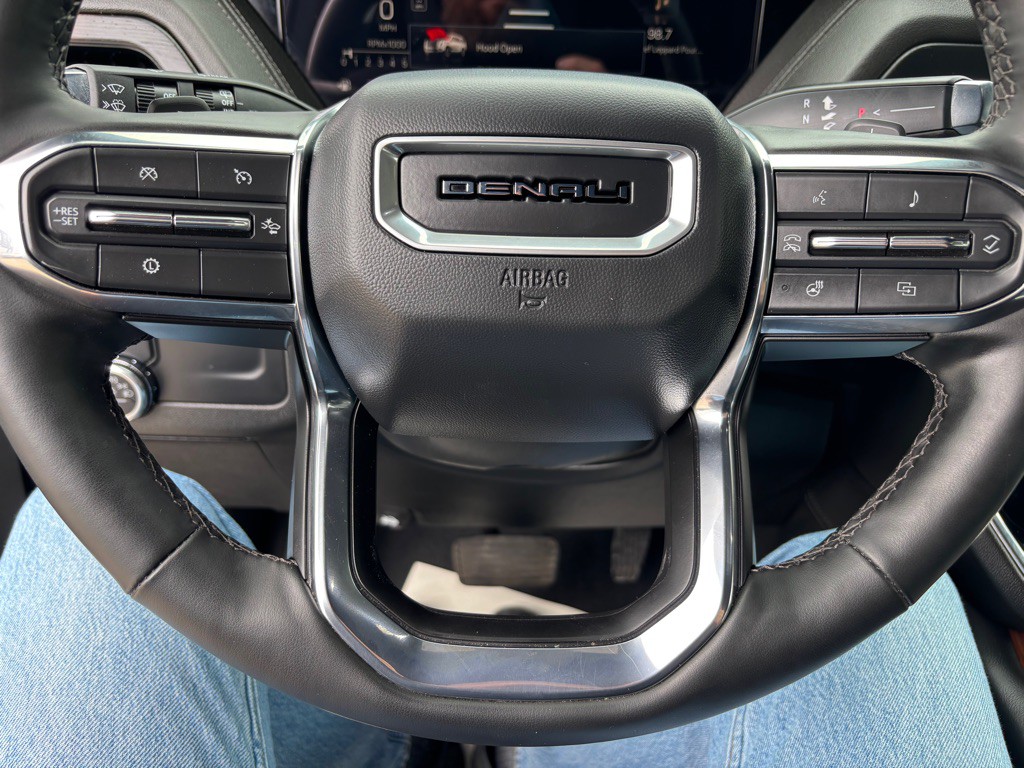 2025 GMC Yukon Image 44