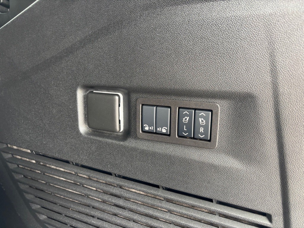 2025 GMC Yukon Image 62