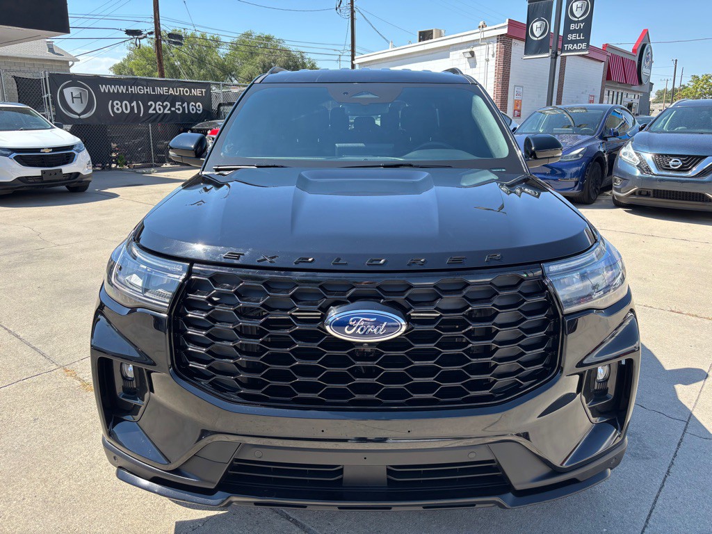 2025 Ford Explorer Image 2