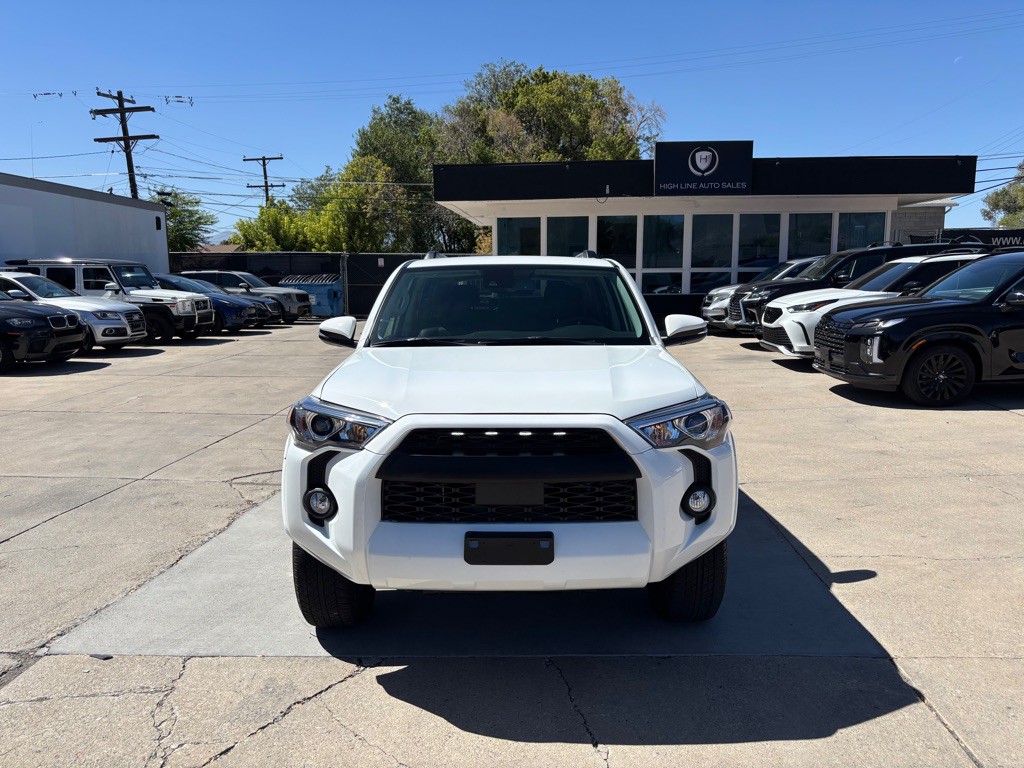 2021 Toyota 4Runner Image 2