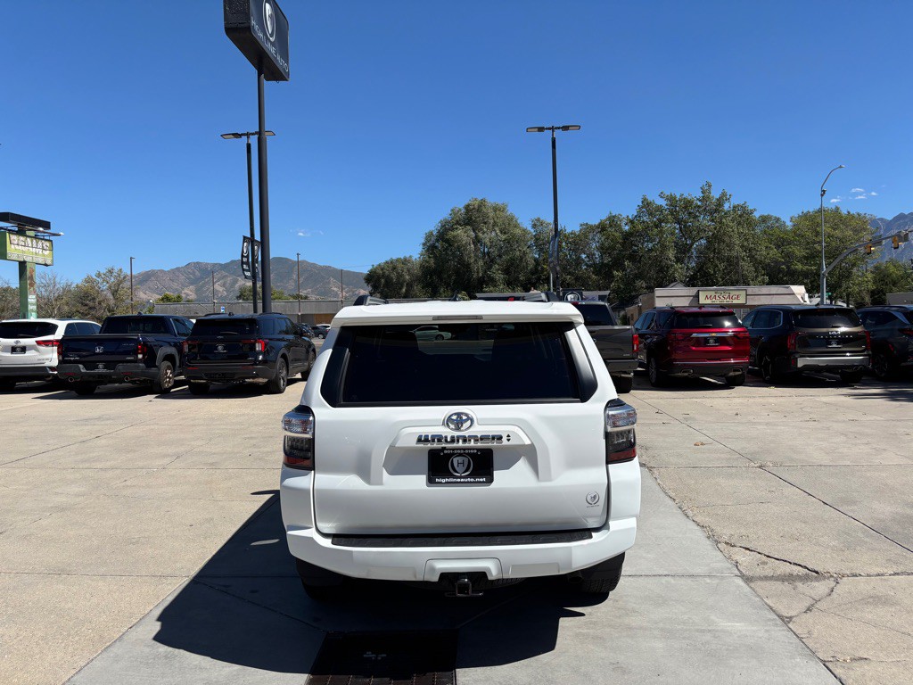 2021 Toyota 4Runner Image 6