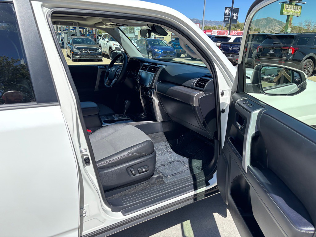 2021 Toyota 4Runner Image 10