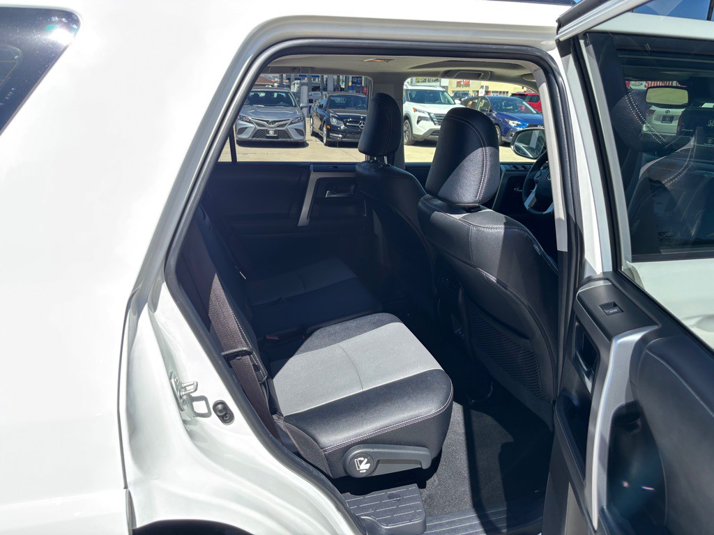 2021 Toyota 4Runner Image 12