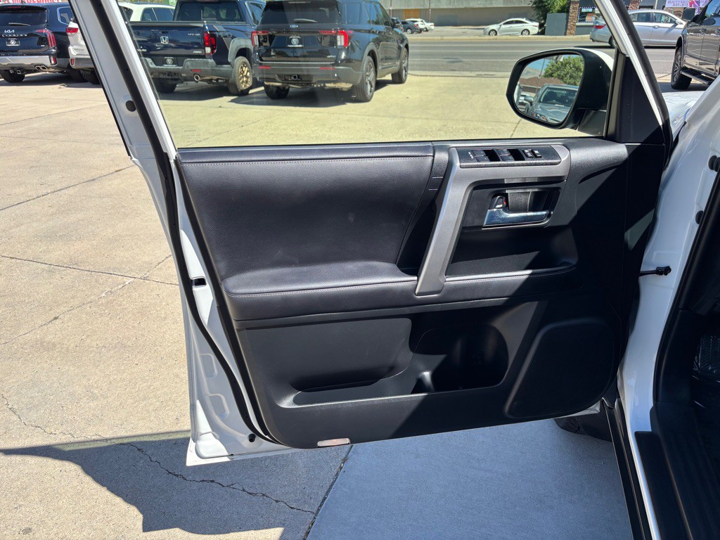 2021 Toyota 4Runner Image 23