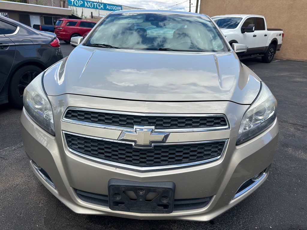 2013 Chevrolet Malibu Image 2