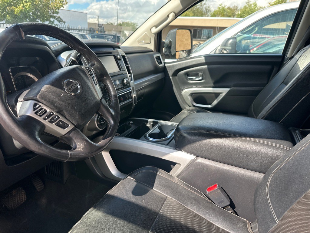 2019 Nissan Titan Image 8