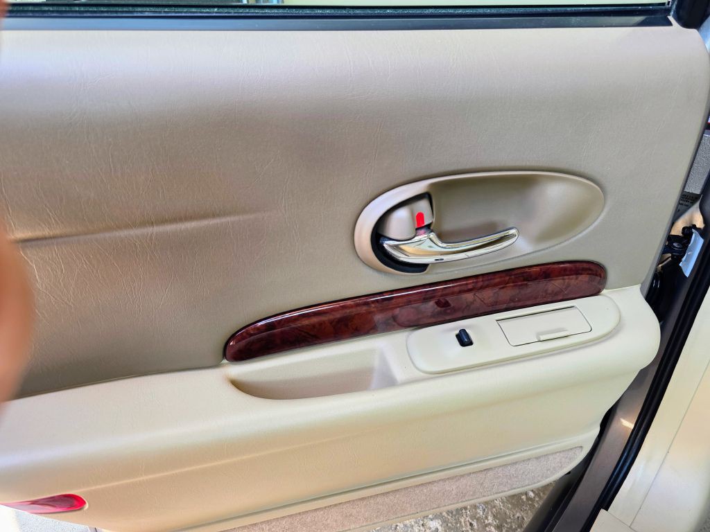 2004 Buick LeSabre Image 23