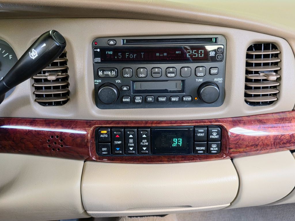 2004 Buick LeSabre Image 29