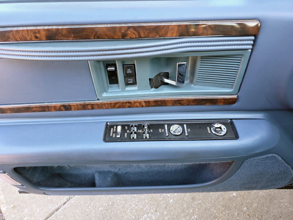 1994 Buick Roadmaster Image 10