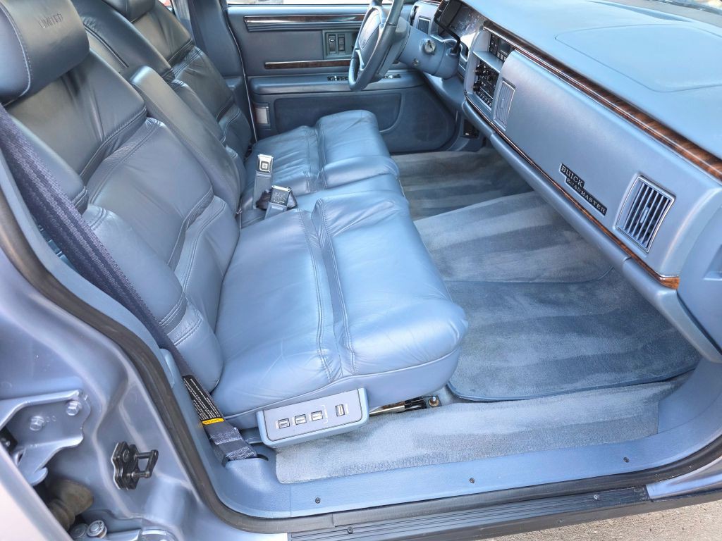 1994 Buick Roadmaster Image 12