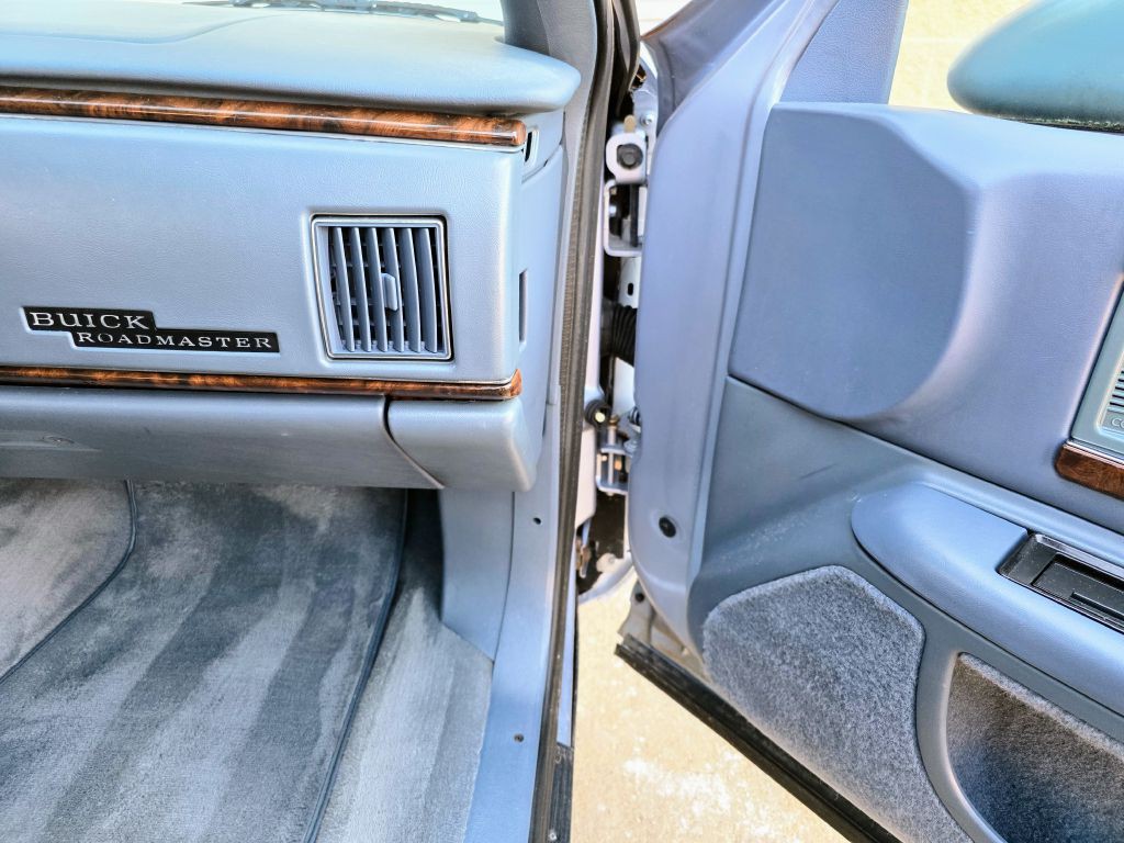 1994 Buick Roadmaster Image 13