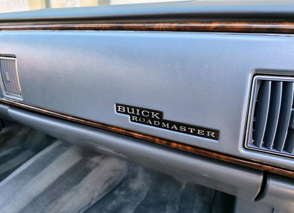 1994 Buick Roadmaster Image 14