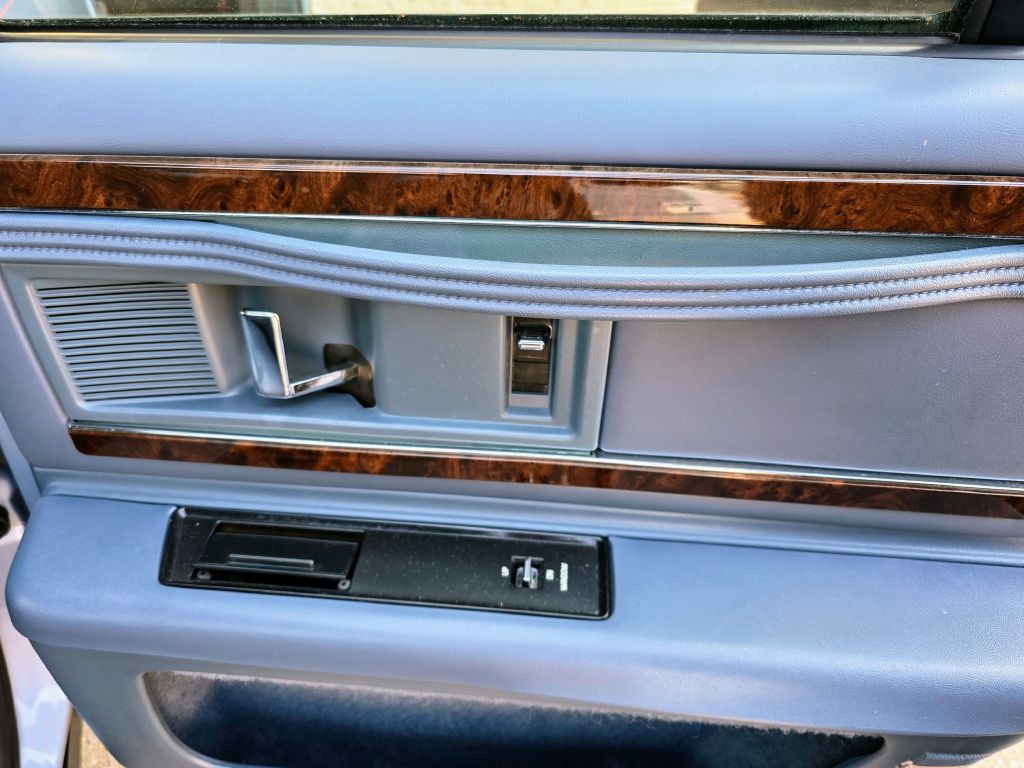 1994 Buick Roadmaster Image 21