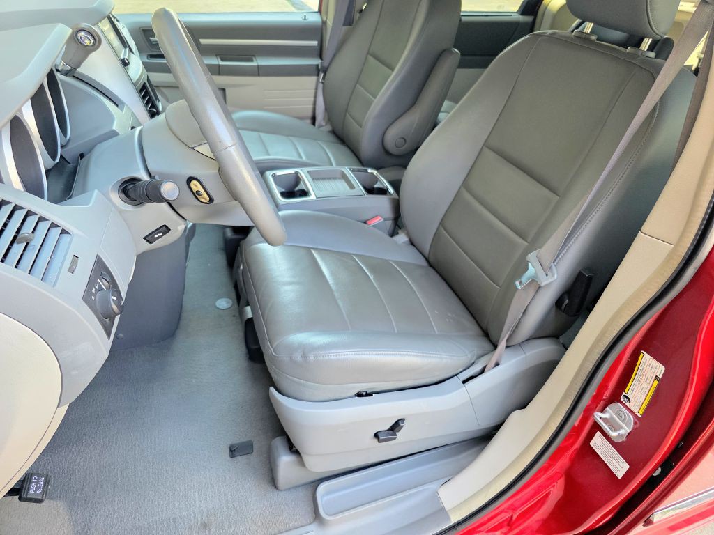 2008 Dodge Grand Caravan Image 32