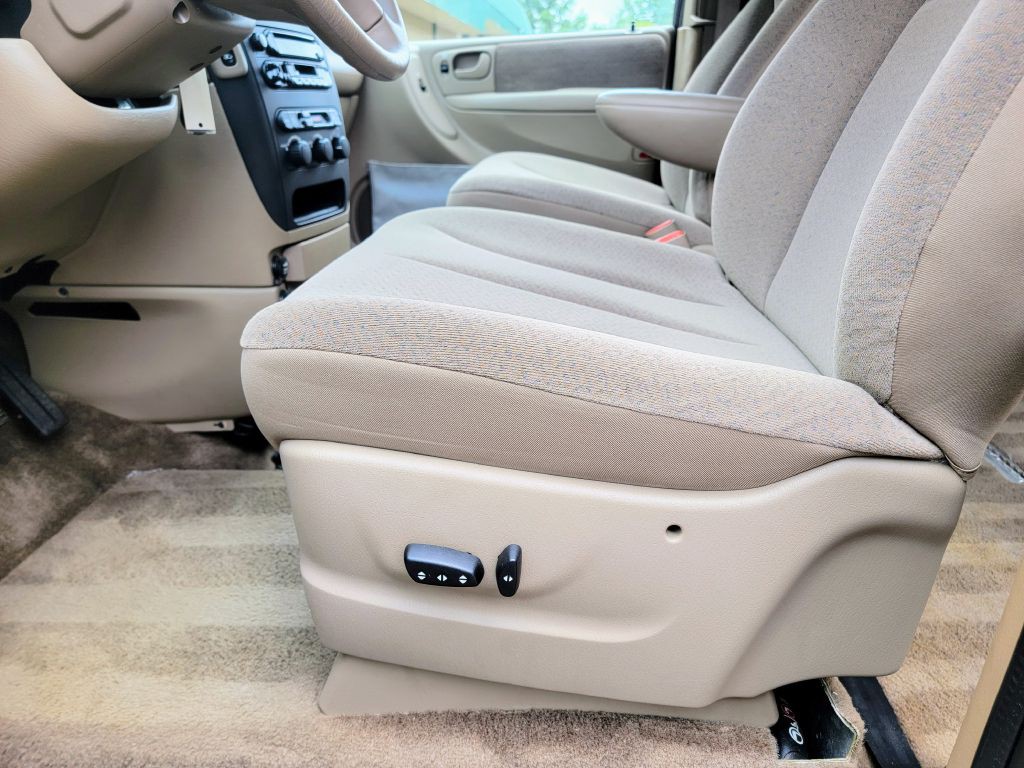 2001 Dodge Grand Caravan Image 26