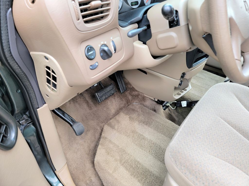 2001 Dodge Grand Caravan Image 28