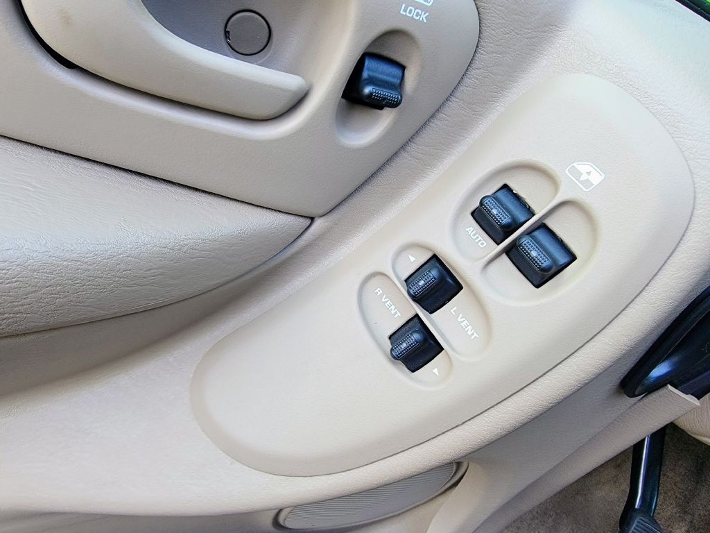2001 Dodge Grand Caravan Image 39