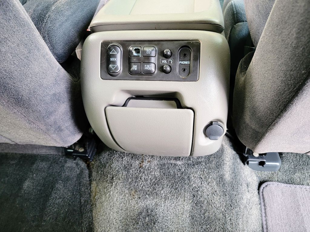 2000 Chevrolet Suburban Image 50