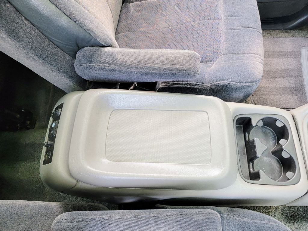 2000 Chevrolet Suburban Image 57