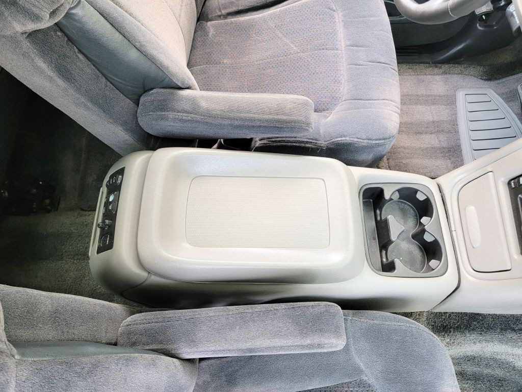 2000 Chevrolet Suburban Image 58