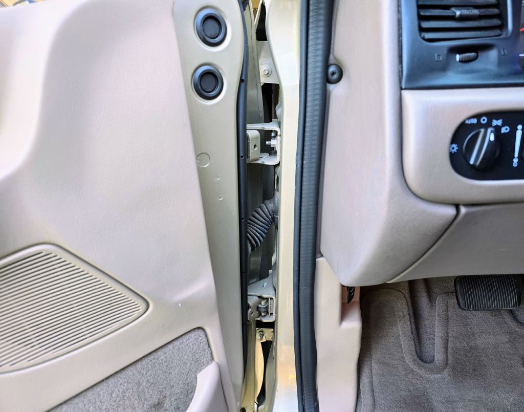 1999 Ford Windstar Image 10