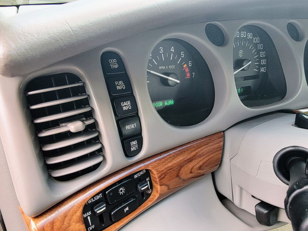 2000 Buick LeSabre Image 29