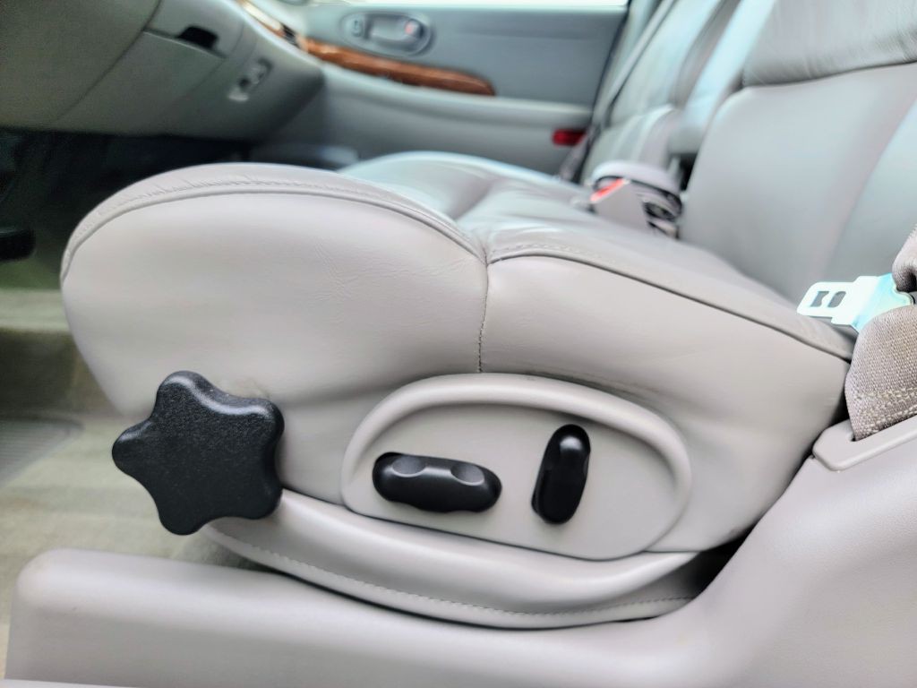 2000 Buick LeSabre Image 33