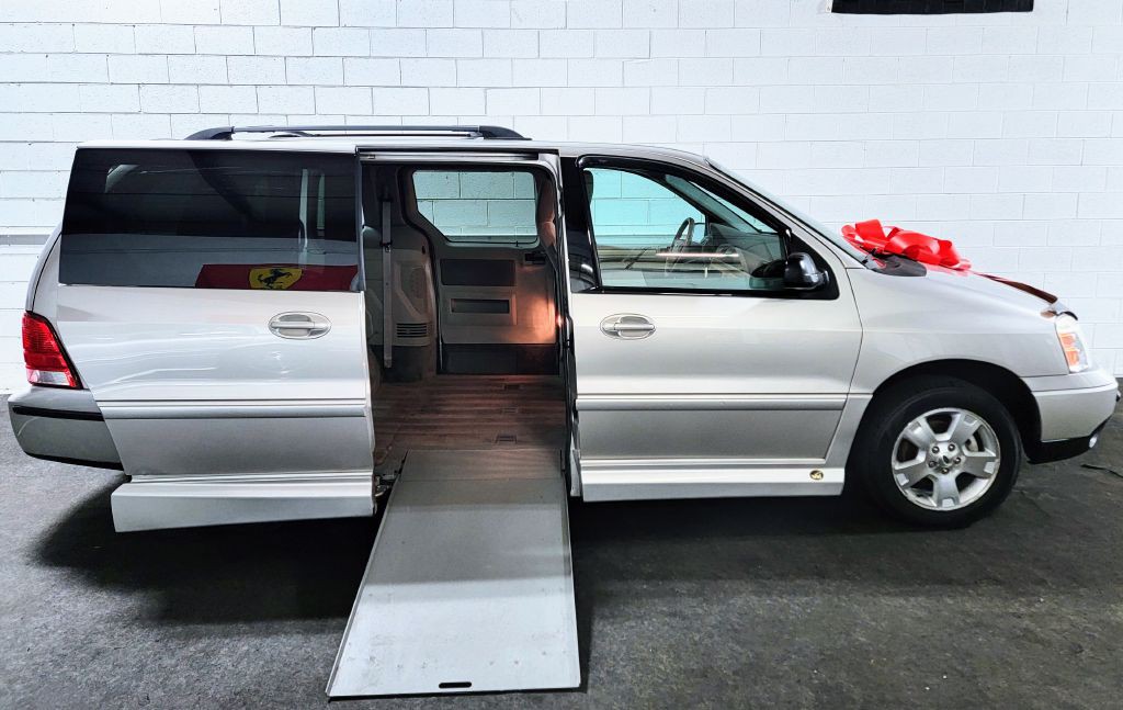 2006 Ford Freestar Image 2