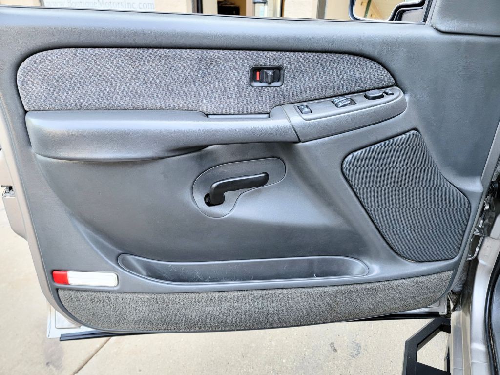 2003 GMC Sierra Image 25