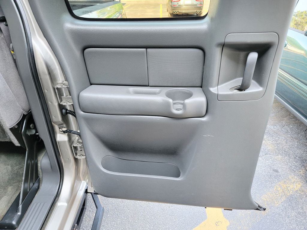 2003 GMC Sierra Image 28