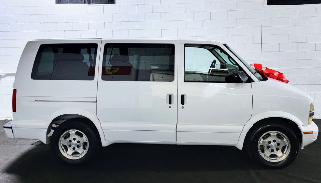 2005 Chevrolet Astro Image 2