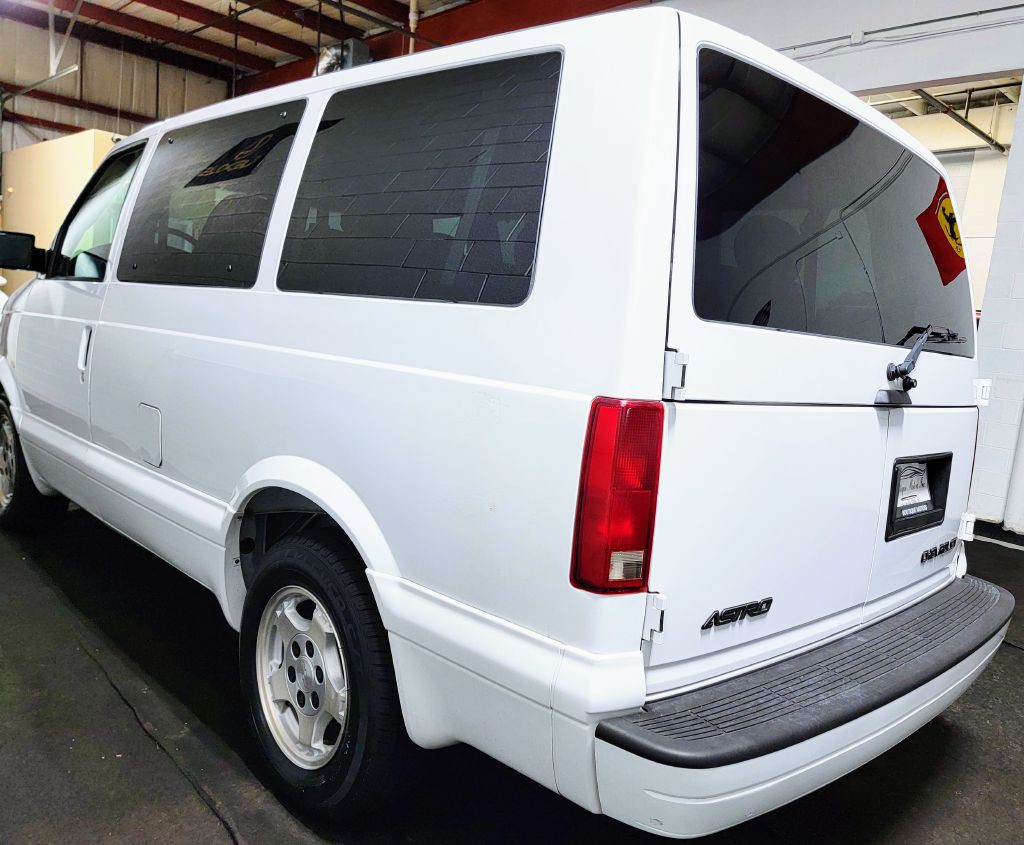 2005 Chevrolet Astro Image 16