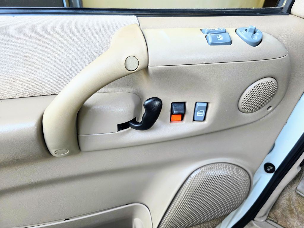 2005 Chevrolet Astro Image 51