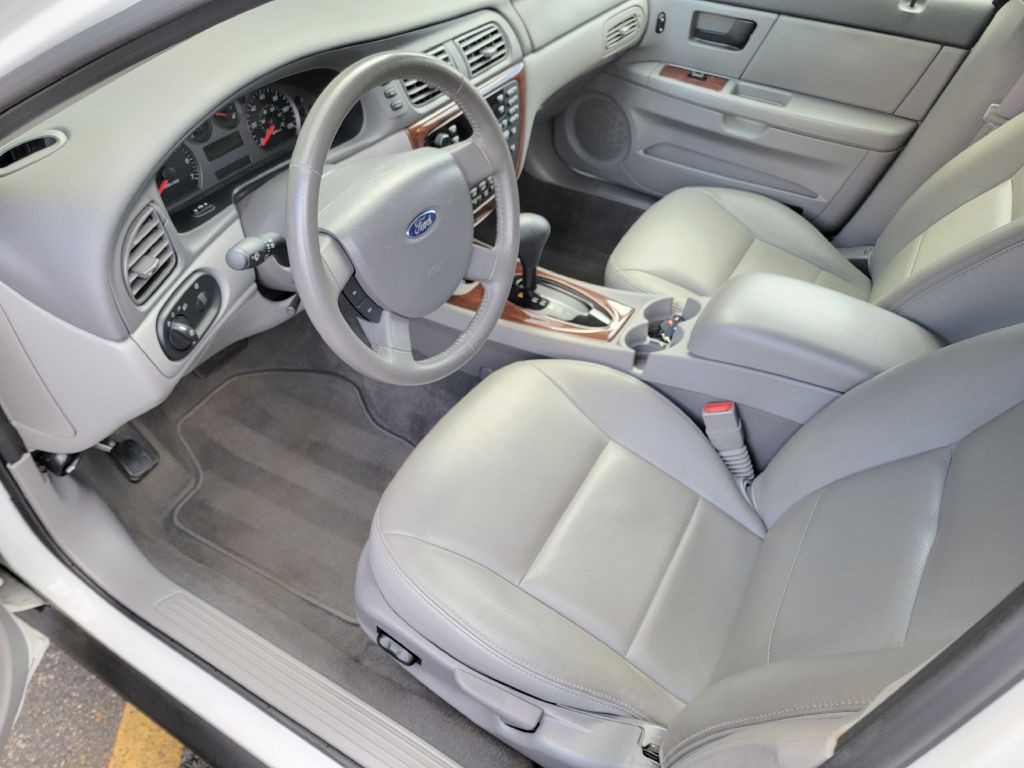 2004 Ford Taurus Image 7