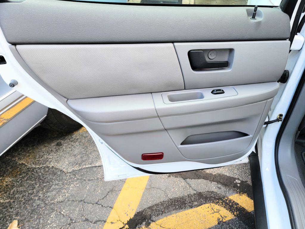 2004 Ford Taurus Image 16