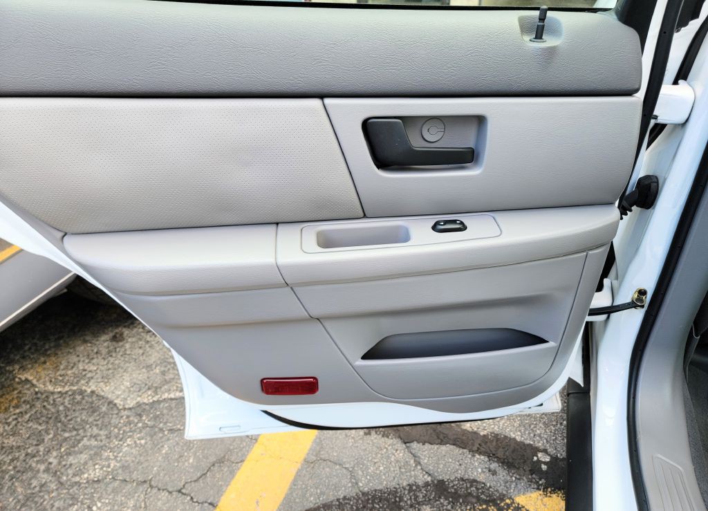 2004 Ford Taurus Image 19
