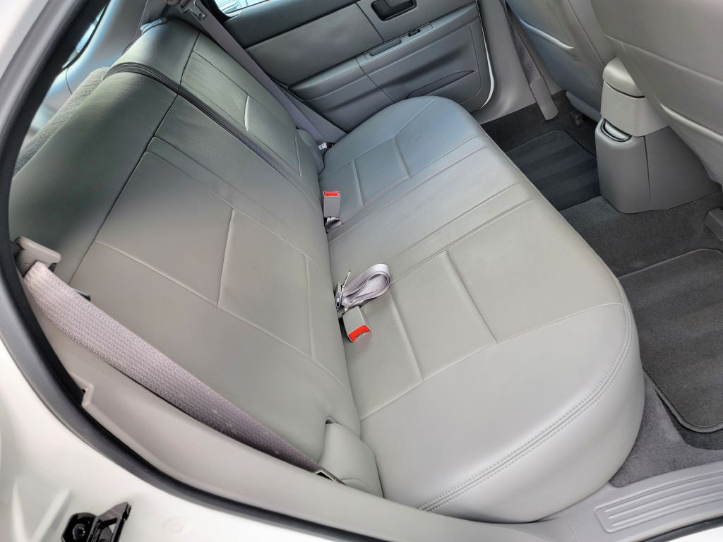 2004 Ford Taurus Image 26