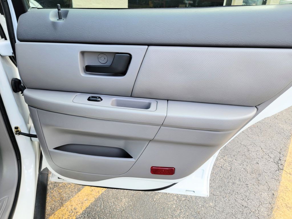 2004 Ford Taurus Image 28
