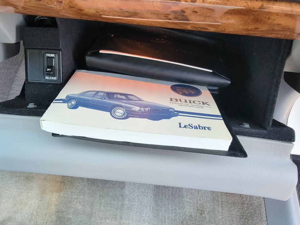 1994 Buick LeSabre Image 27